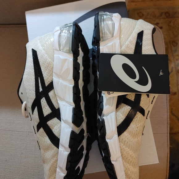 Asics Quantum 180 - Picture 1 of 4